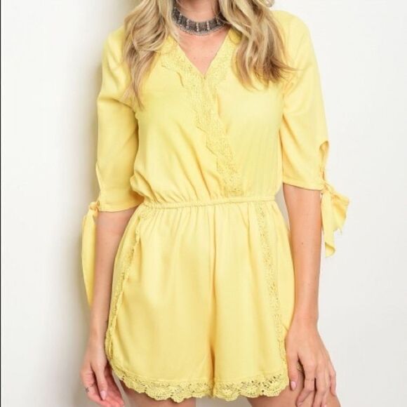 CUTE Yellow Romper Jumpsuit!! Sz S - Picture 2 of 3